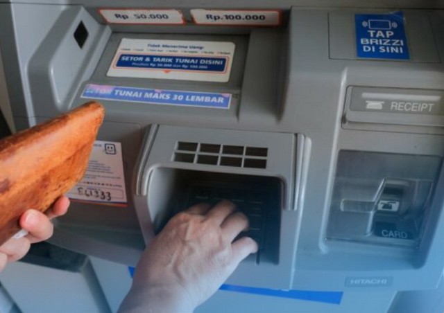 Cara Memasukkan Uang ke ATM BRI Tanpa Ribet 1 Cara Memasukkan Uang ke ATM BRI